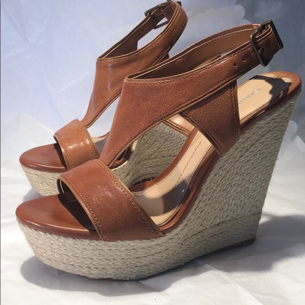 Gianni Bini platform wedges sandal